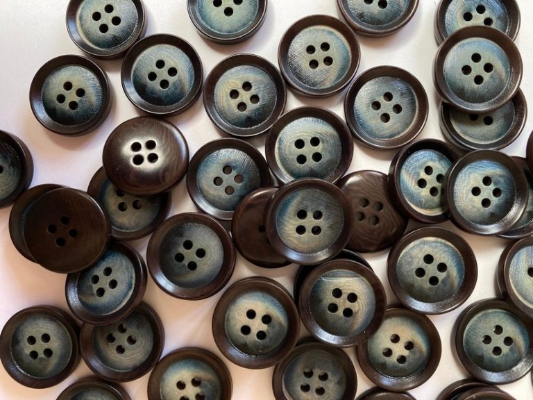 Corozo buttons | tagua | vegetable ivory | TextileGarden